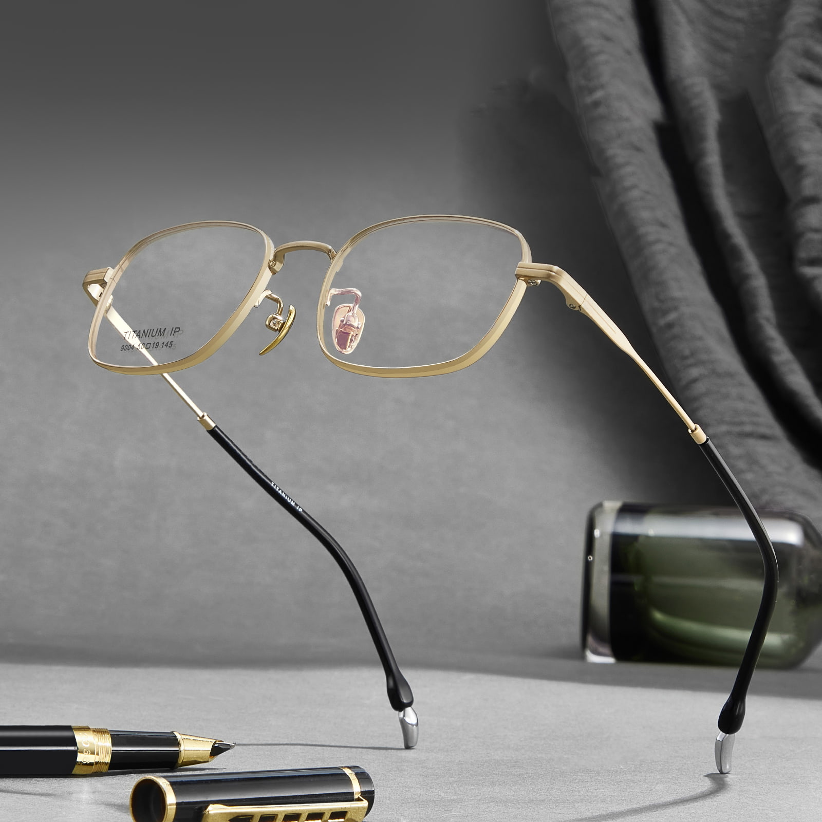 9004 Wide-Rimmed Non-Slip Pure Titanium Vitra