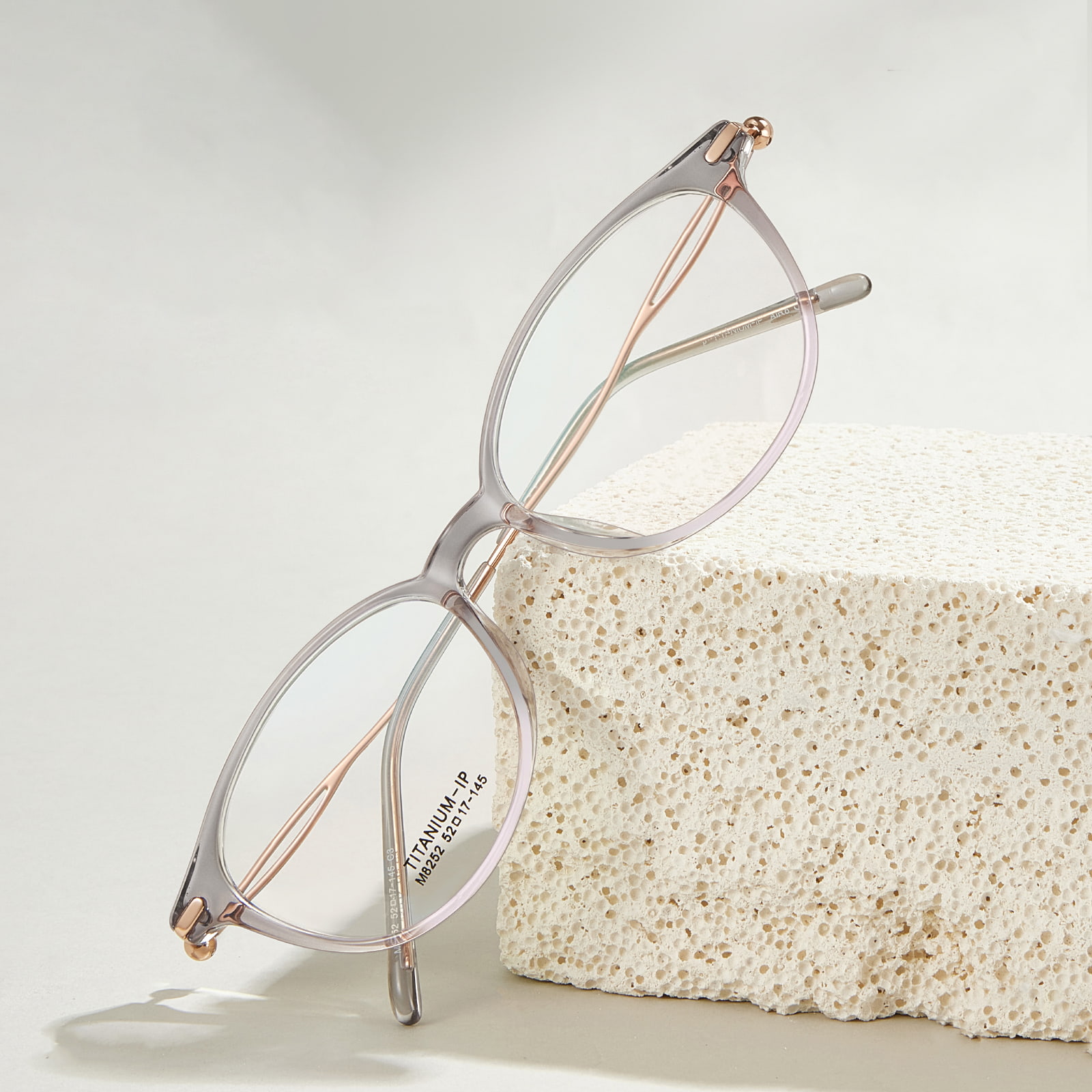 M8252 Ultra-Tough Titanium Crura cava β Titanium Glasses